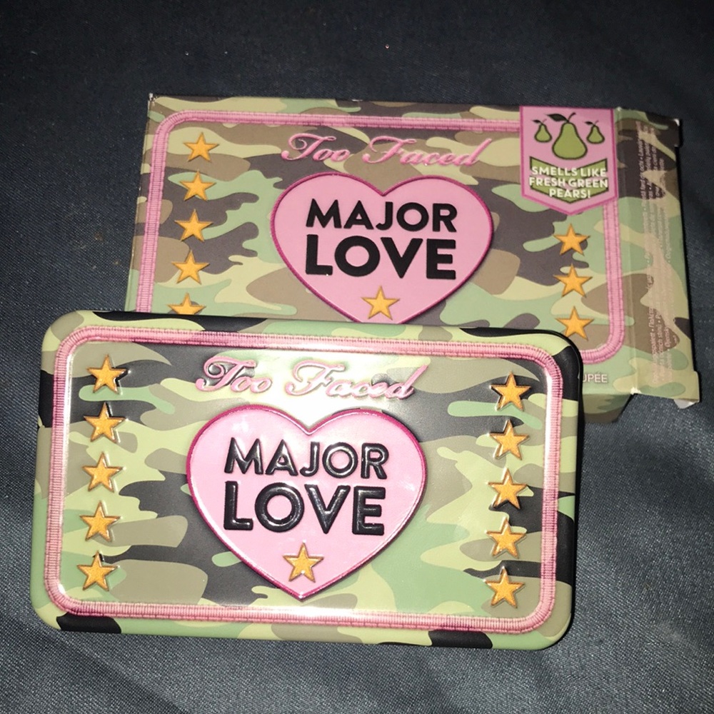 Too Faced “ MAJOR LOVE”  eyeshadow palette